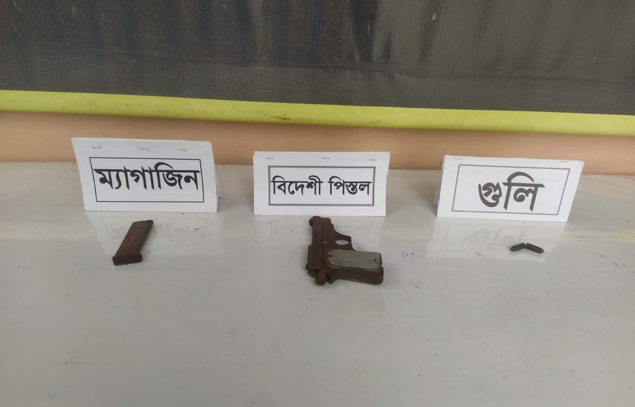 কুমিল্লায় র‌্যাবের অভিযানে অস্ত্র ও গুলি উদ্ধার